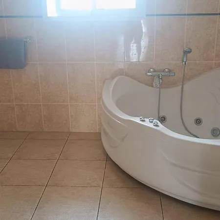 Maison Au Calme, Proche Semesterbostad